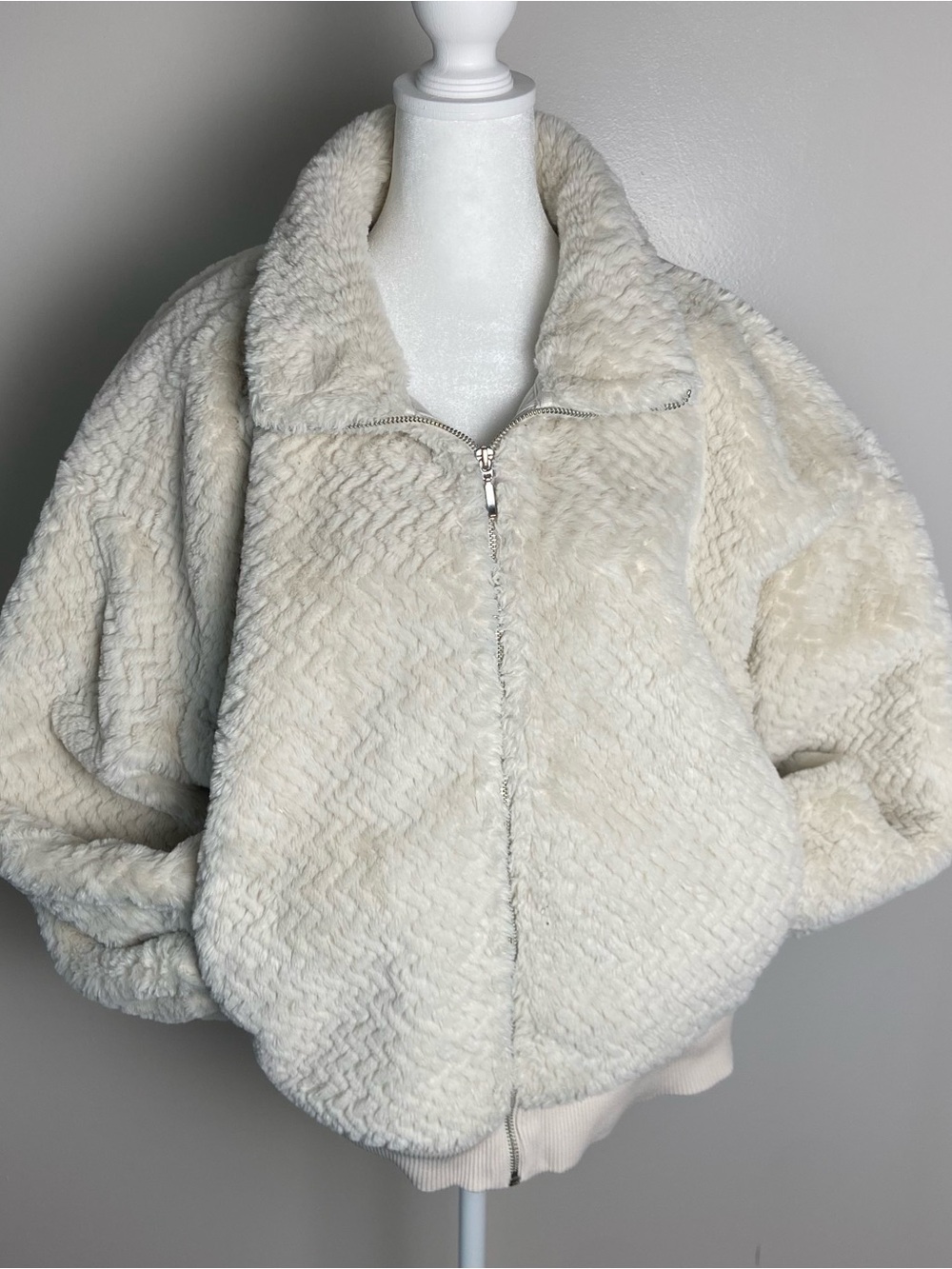Abercrombie & Fitch Plush Zip-Up Teddy Jacket in Cream